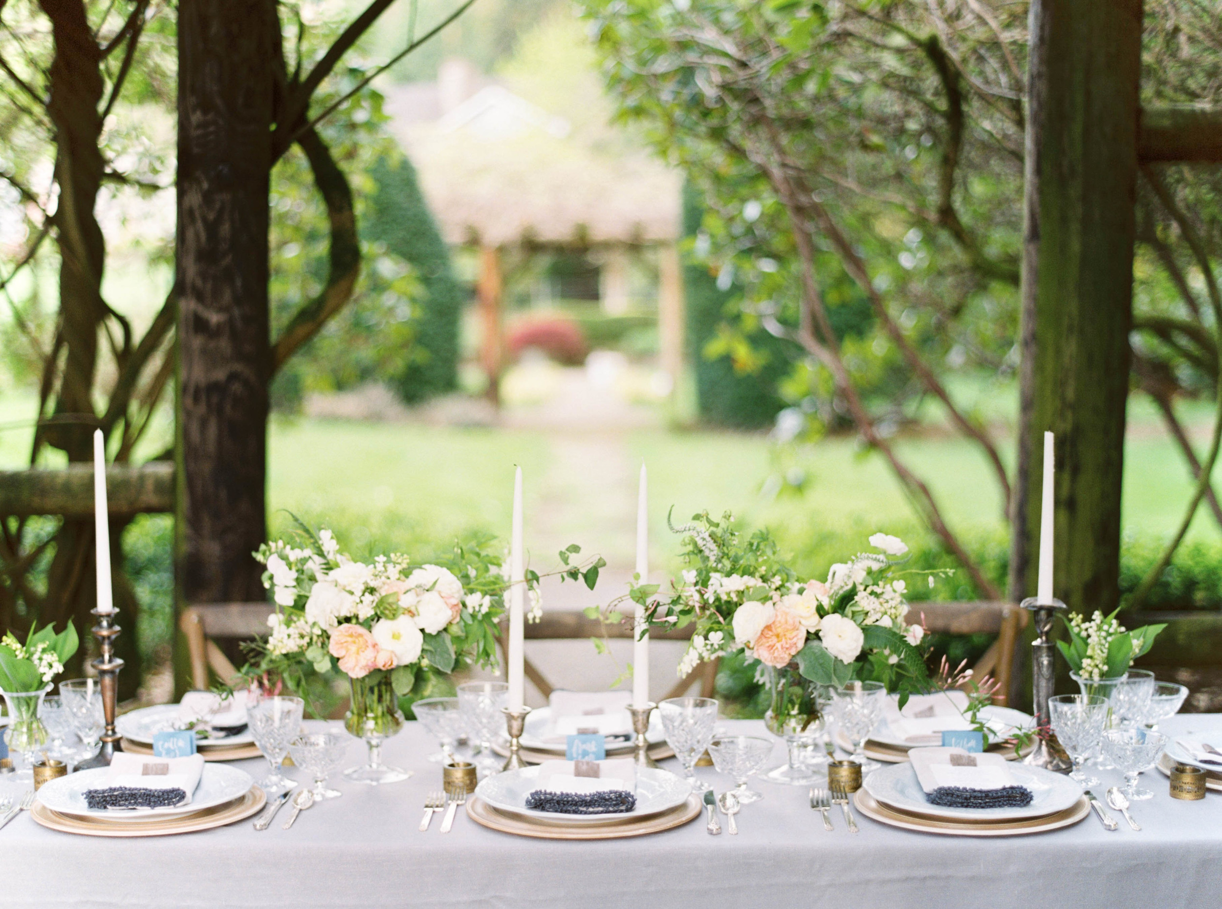  Outdoor Wedding Reception Tablescape Inspiration. The School of Styling - How to Style a Beautiful Table. Photo by Maria Lamb. http://www.theschoolofstyling.com 